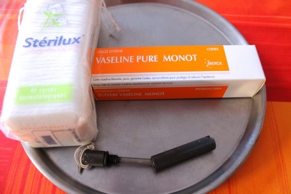 Sinon, coton à démaquiller et vaseline et une fire-steel de bonne qualité (Solo scientific Aurora ou Light my fire entre autres)