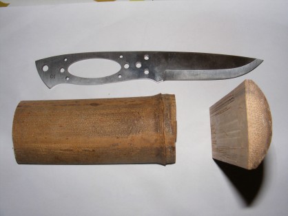 Photo.jpg (1.49 Mio) Vu 2393 fois j'ai reçu la mienne, je vais essayer de la monter avec des plaquettes en bambou :)<br />je me demande si le fait de garder un peu le bombé du bambou ne serait pas une bonne idée.